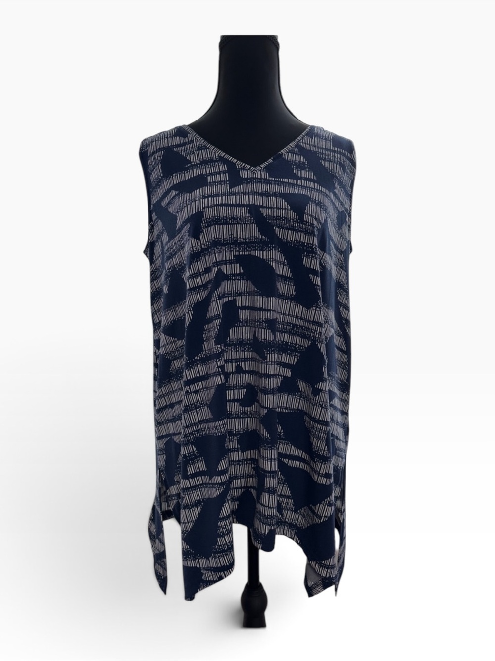 Alfani Navy and White Patterned V-Neck Sleeveless Tank
